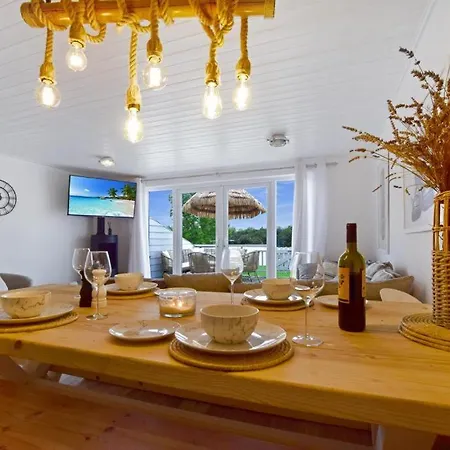 Luxury Lodge In The Heart Of The Cotswolds Cirencester Exterior foto